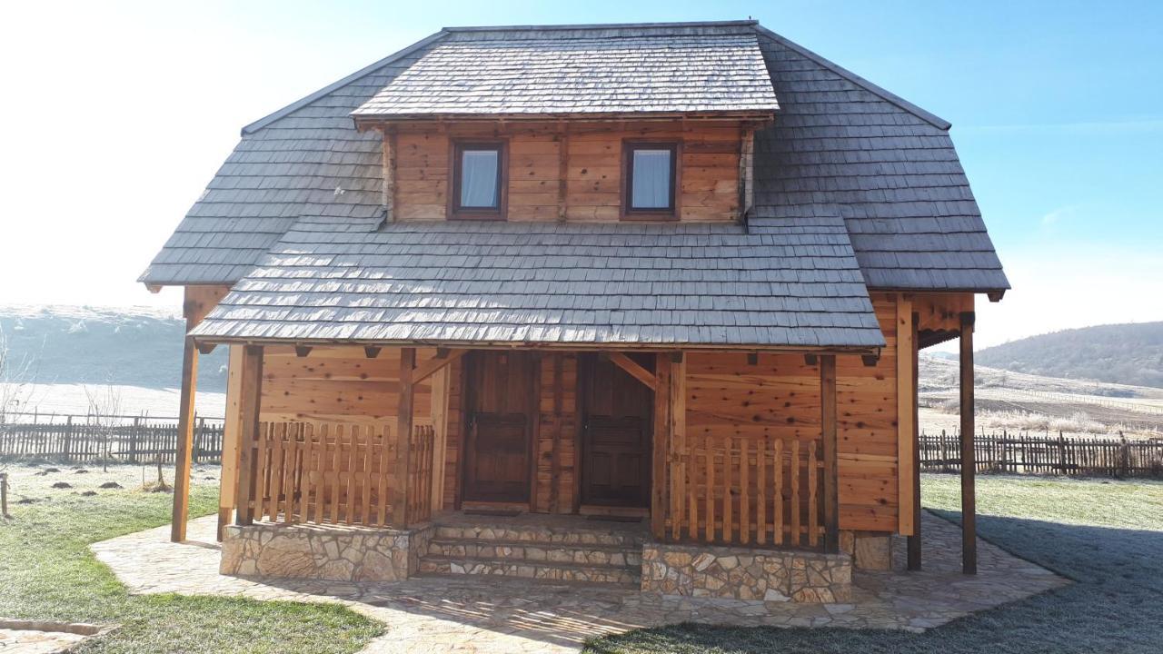 Konoba Ognjiste Acomodação com café da manhã Sokolac  Exterior foto