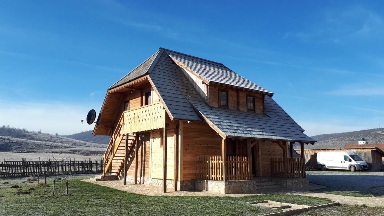 Konoba Ognjiste Acomodação com café da manhã Sokolac  Exterior foto