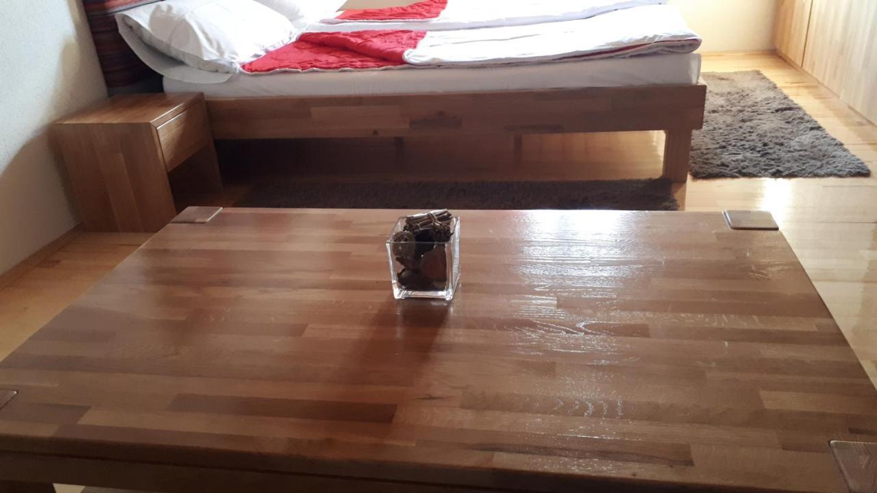 Konoba Ognjiste Acomodação com café da manhã Sokolac  Exterior foto