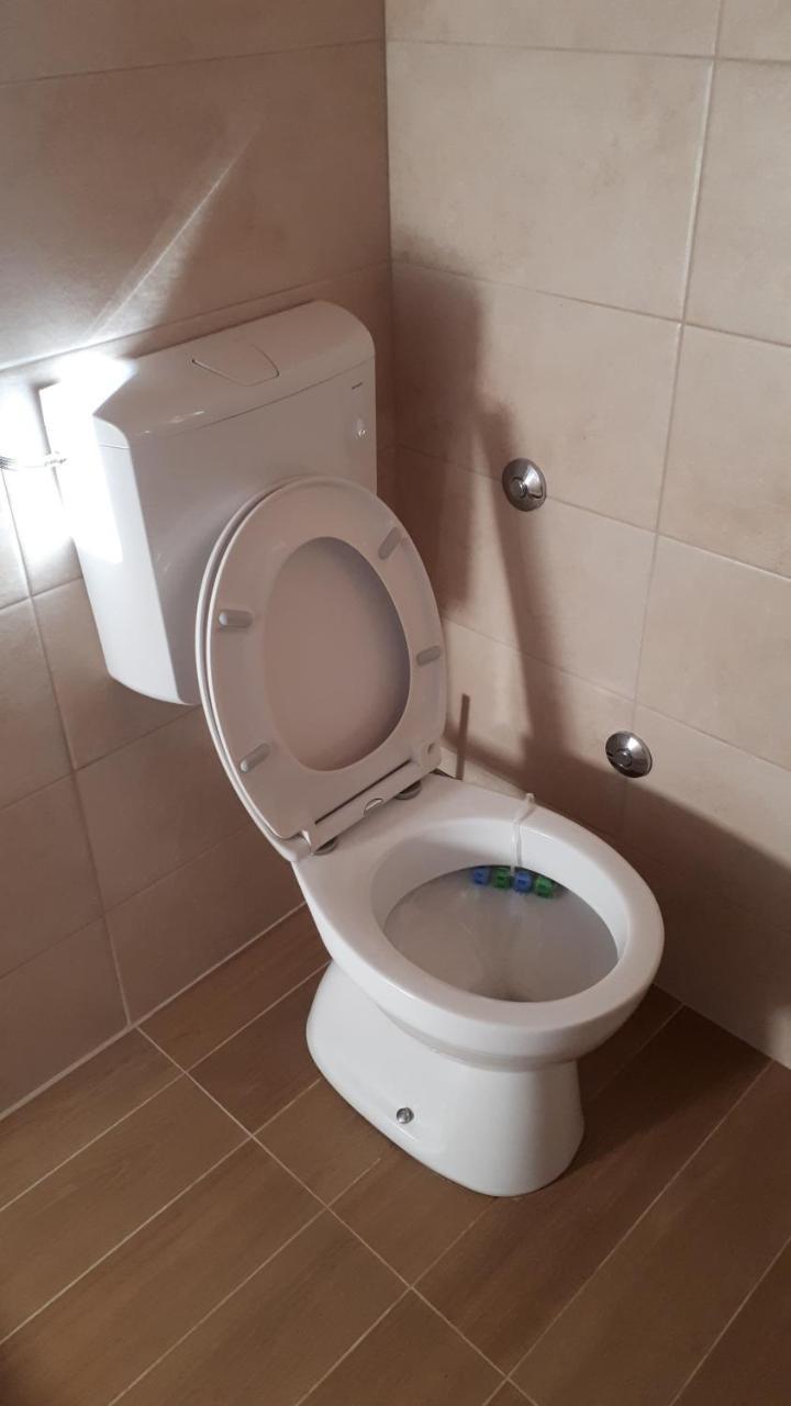 Konoba Ognjiste Acomodação com café da manhã Sokolac  Exterior foto