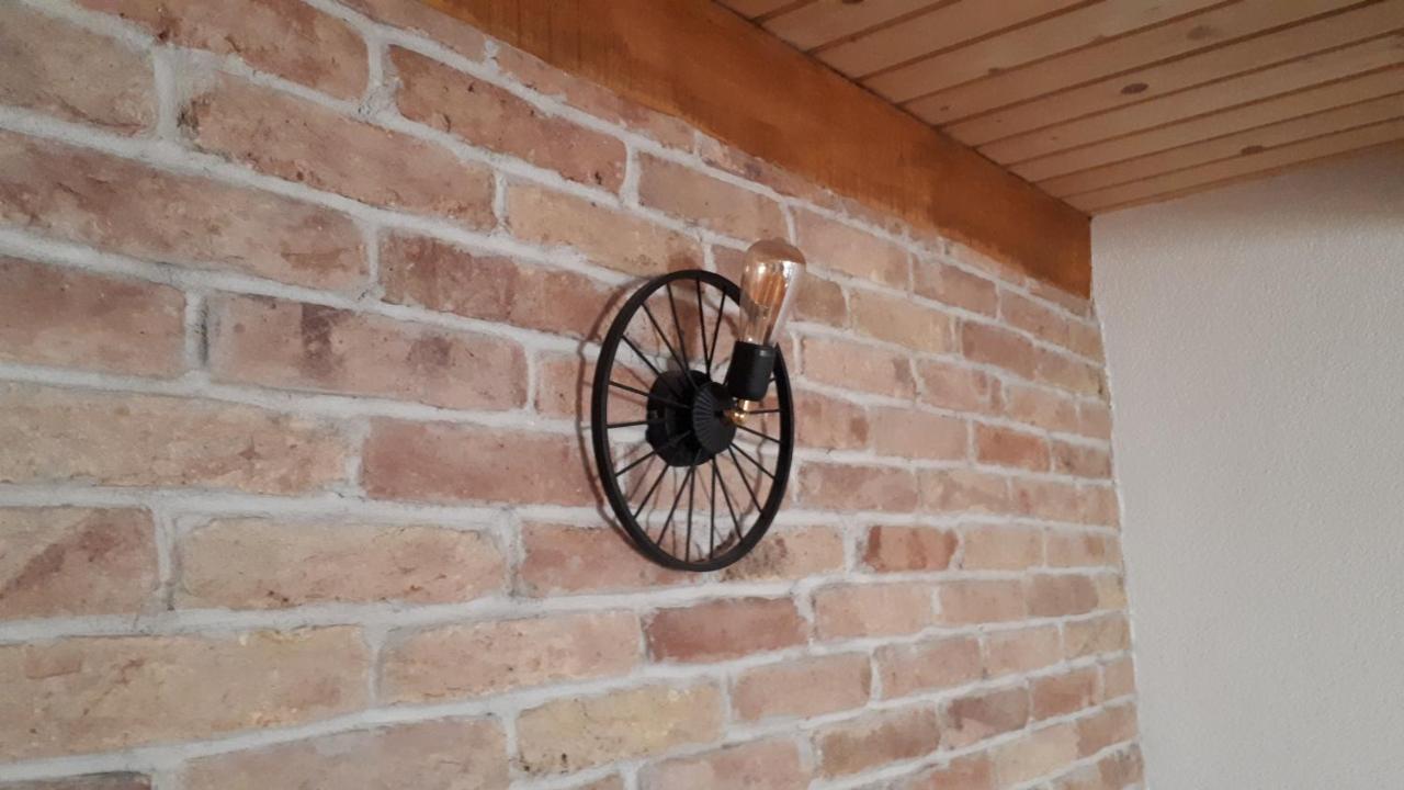 Konoba Ognjiste Acomodação com café da manhã Sokolac  Exterior foto