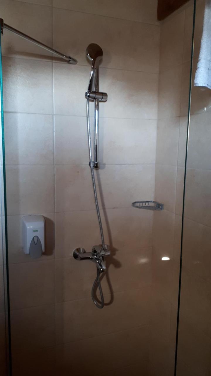 Konoba Ognjiste Acomodação com café da manhã Sokolac  Exterior foto
