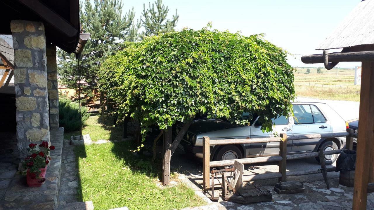 Konoba Ognjiste Acomodação com café da manhã Sokolac  Exterior foto