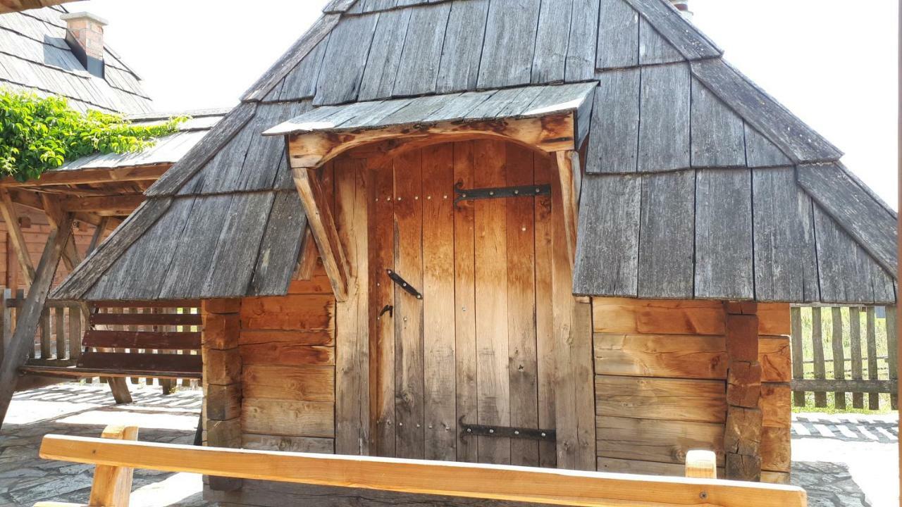 Konoba Ognjiste Acomodação com café da manhã Sokolac  Exterior foto