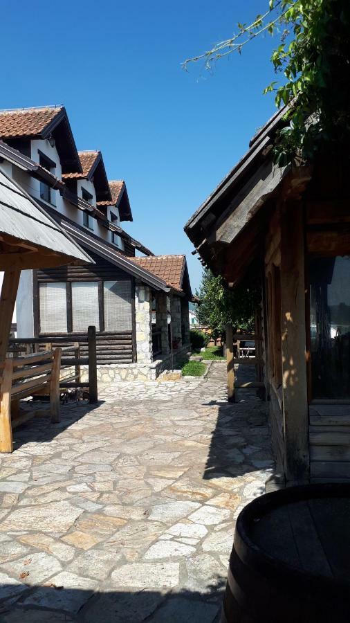 Konoba Ognjiste Acomodação com café da manhã Sokolac  Exterior foto
