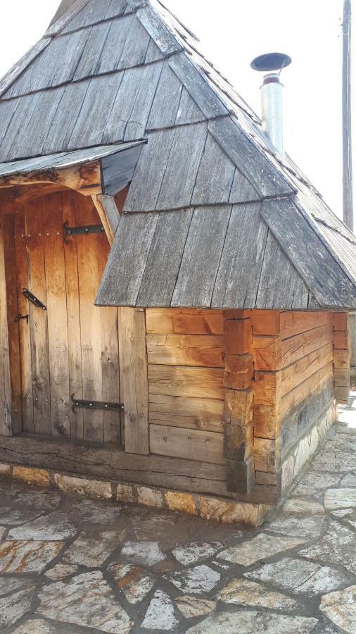 Konoba Ognjiste Acomodação com café da manhã Sokolac  Exterior foto