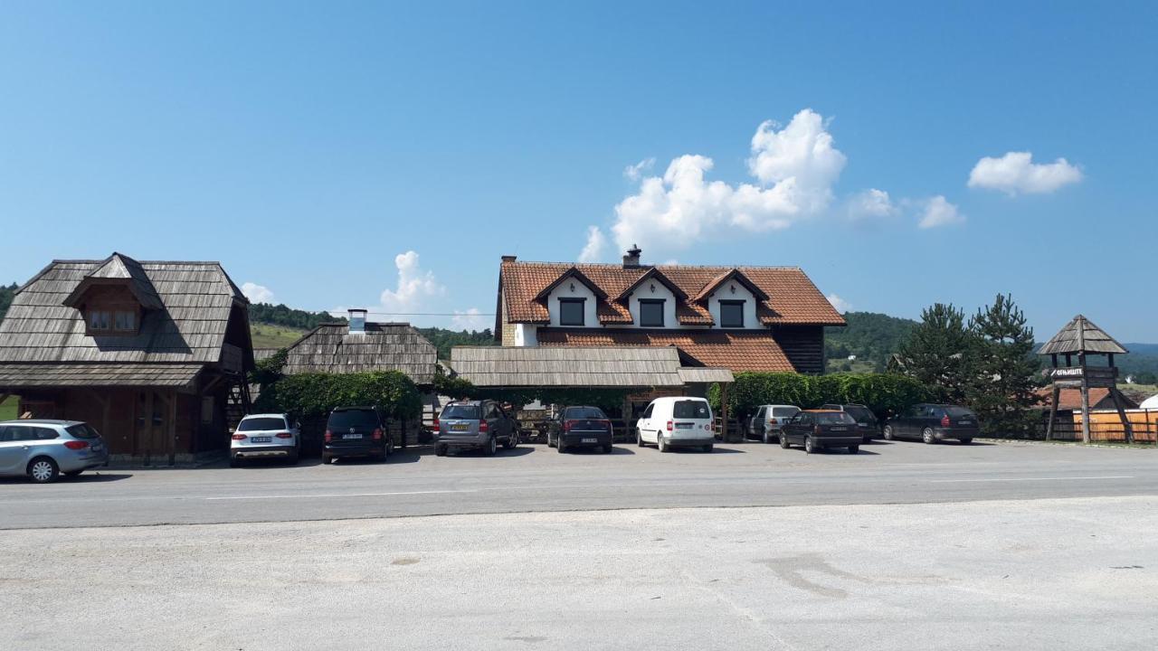 Konoba Ognjiste Acomodação com café da manhã Sokolac  Exterior foto