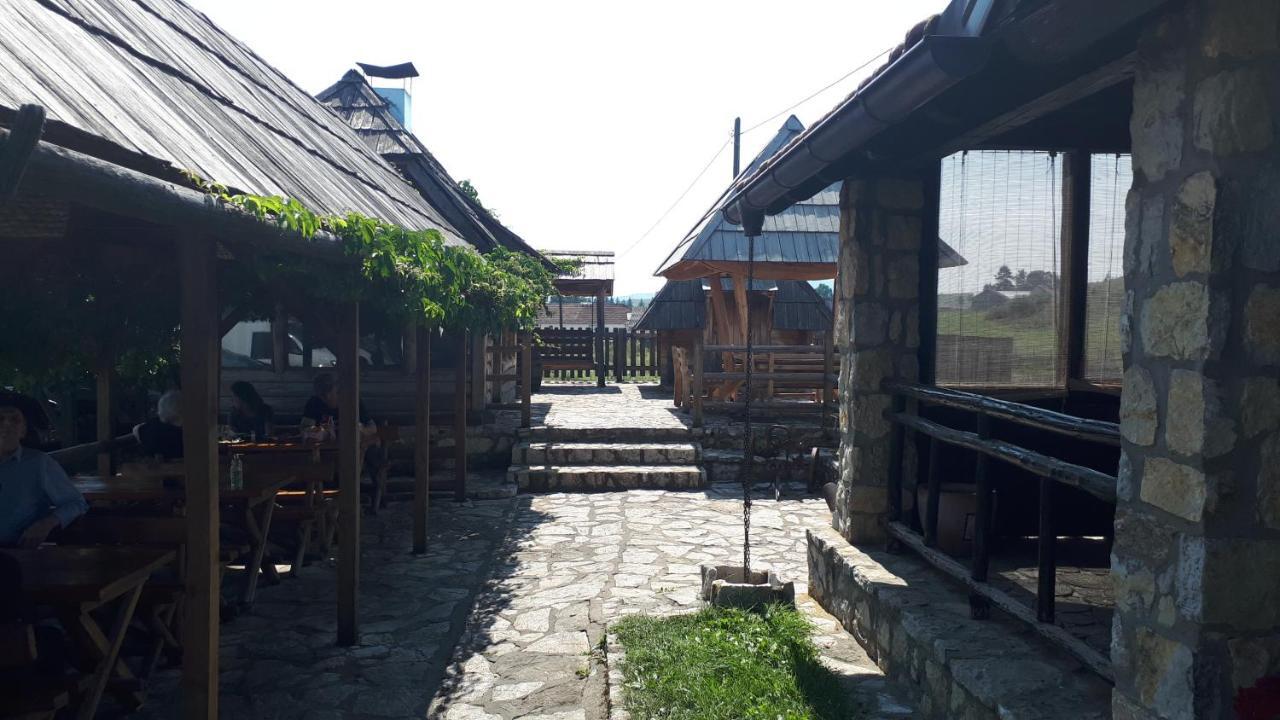 Konoba Ognjiste Acomodação com café da manhã Sokolac  Exterior foto